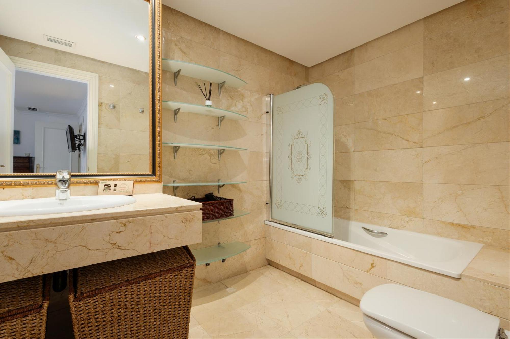 Ground Floor Holiday Apartment With Terrace And Pool In Puerto Banus, Marbella Exteriér fotografie