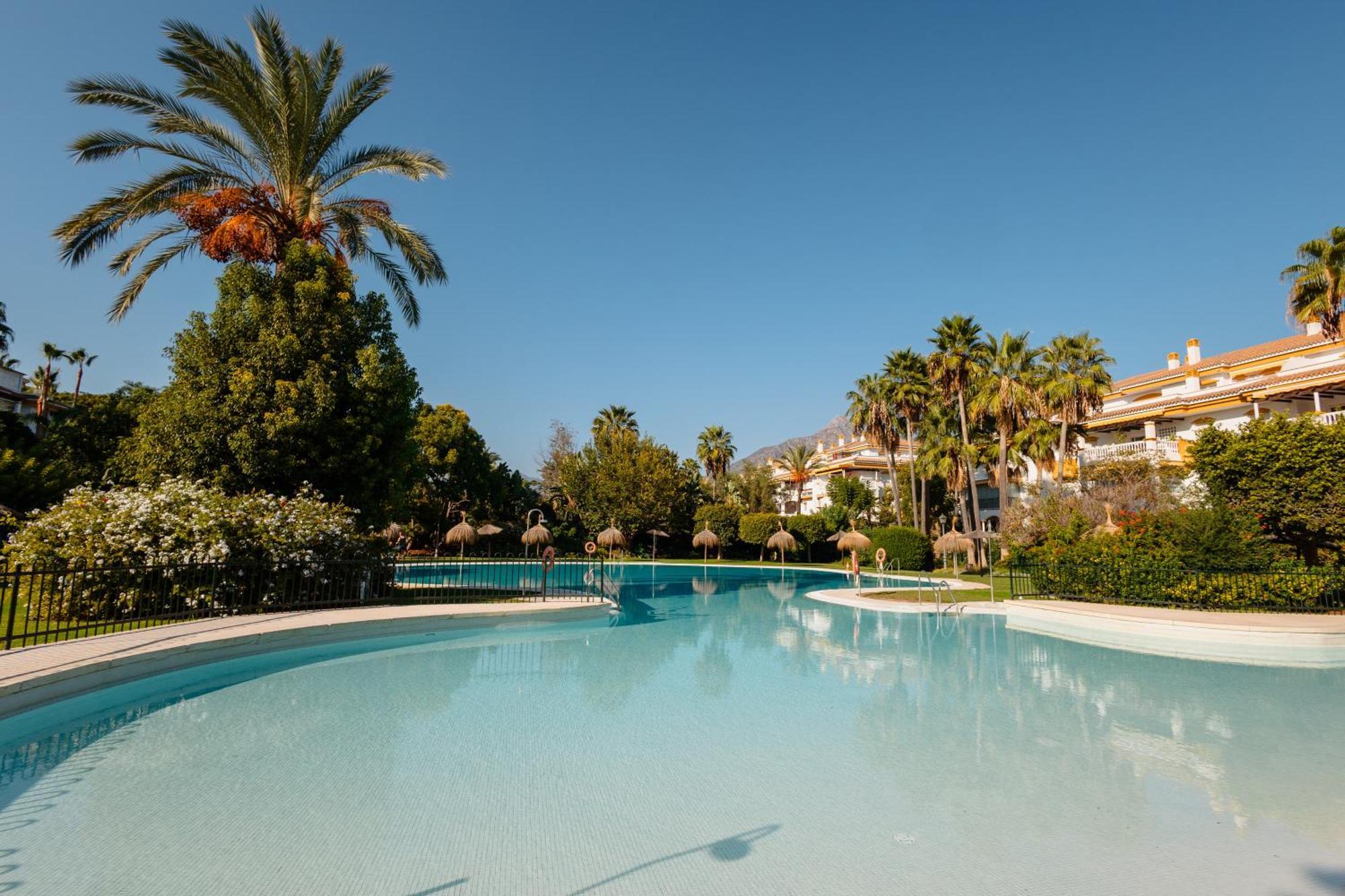 Ground Floor Holiday Apartment With Terrace And Pool In Puerto Banus, Marbella Exteriér fotografie